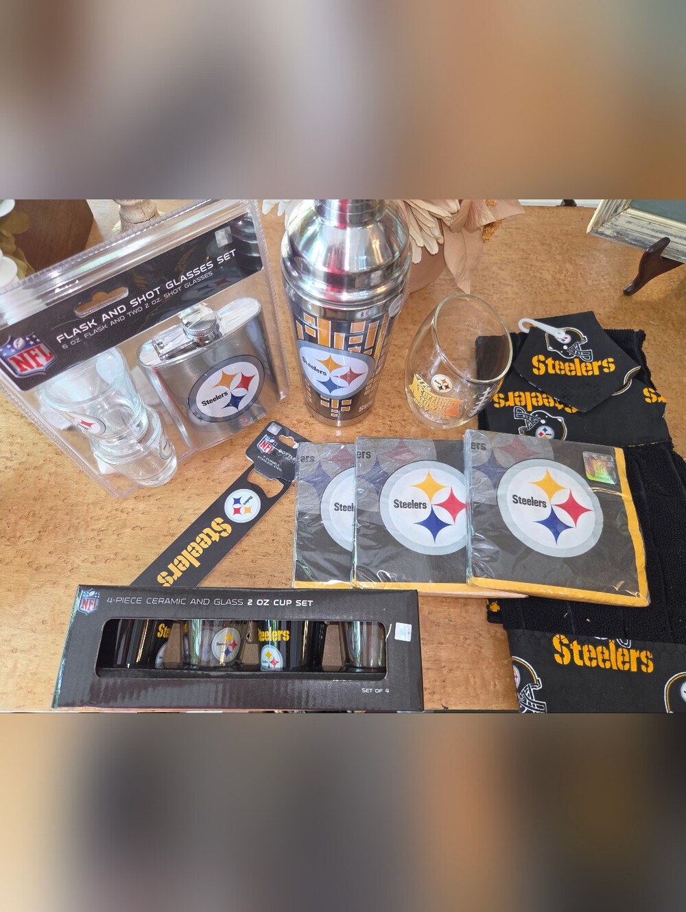 Pittsburgh Steelers Black & Gold Barware Set - Official Logo